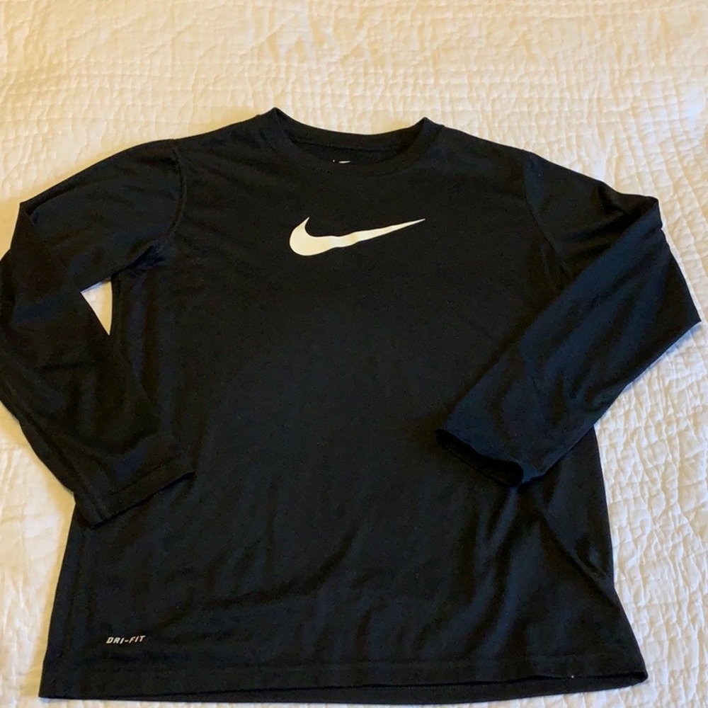 Boys Nike dri fit long sleeve tee